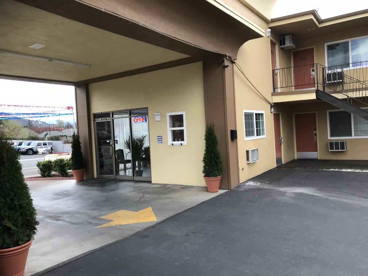 Sunset Inn Grants Pass Exteriér fotografie